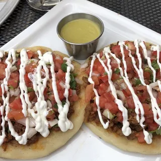 Pupusa Colorado (Single)