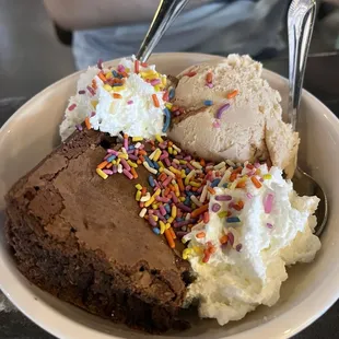 Brownie sundae