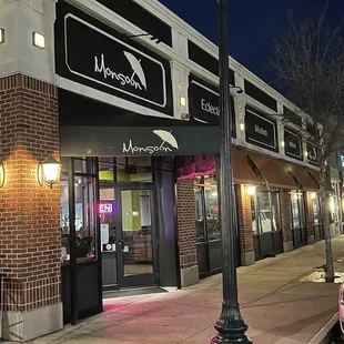 the outside of a restaurant