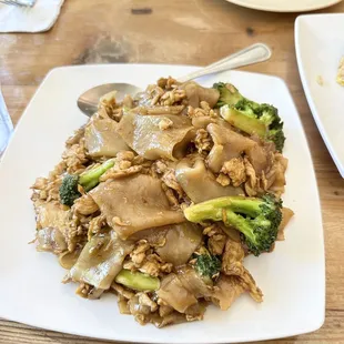 92. Pad Se-ew Noodle Lunch