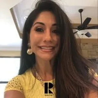 Roxana C.