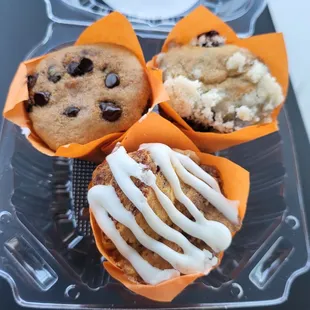 Sampler of 3 mini muffins - chocolate chip, blueberry, cinnamon roll. All great!