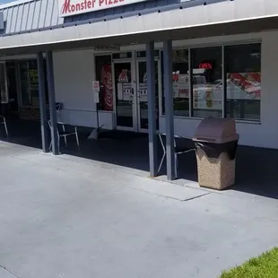 the outside of a restaurant