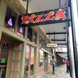 Calling all pizza lovers!