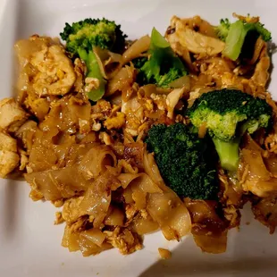 Pad see ew with chicken