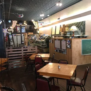 Nice little cafe with great tasting food. Nice. Selection of wine and beers. Great atmosphere.