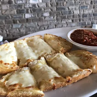 GARLIC BREAD - it was pretty good