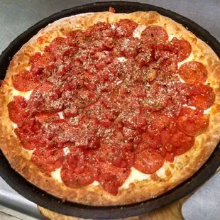Large Chicago Deep Dish w/ pepperoni