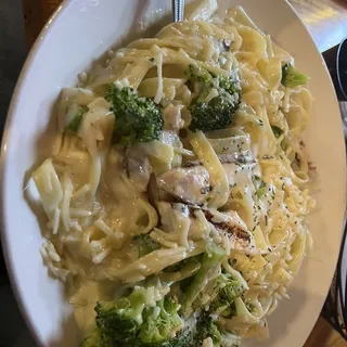 Chicken and Broccoli Alfredo