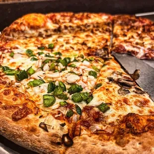 a pizza with cheese and green peppers