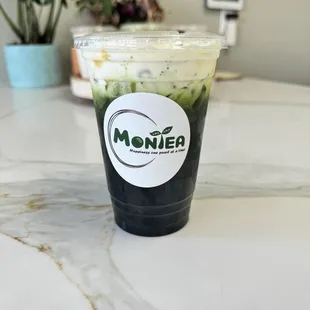 Green Thai Tea &amp; boba before I mixed it all up