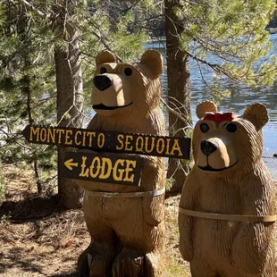 The sign at the beginning of the Lodge lake driveway.