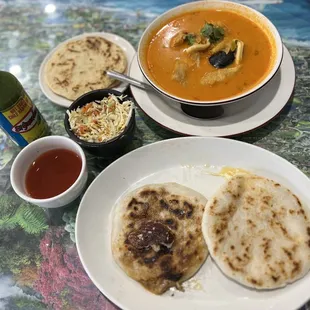 Pollo and chicharon papusas, Sopa de Mariscos