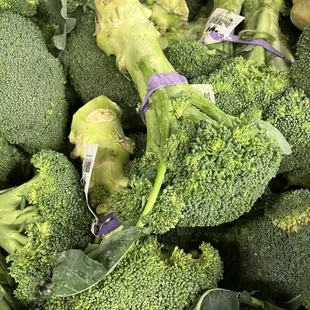 Incredibly Hulk-ian Organic Broccoli. So mean, so Green.