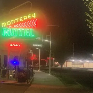 Still retro sign with not retro old rooms:)