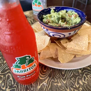 If you judge a place by the guacamole you will love this place!