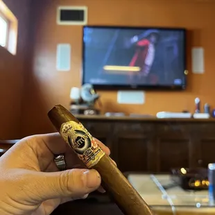 Very cool lounge, very nice cigars!  Ashton ESG is a must try!