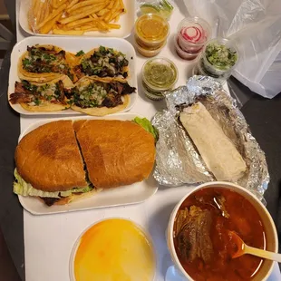 Torta, tacos, caldo de rez