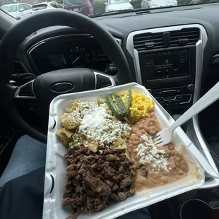 Chilaquiles Verdes Con Huevo Y Carne