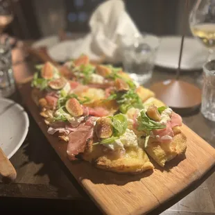 Fig, arugula, prosciutto Pizza