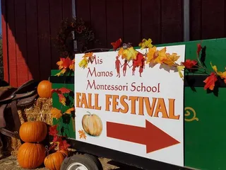 Mis Manos Montessori School