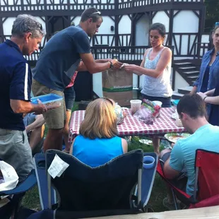 Some folks are SERIOUS about their Shakespearian pic-a-nic! Forsooth, and alack the day!