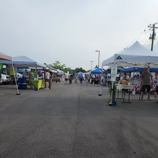  wide view of the market