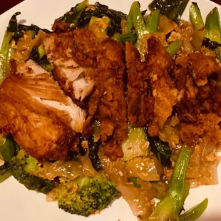 Pad-Se-Iew Noodles (with crispy chicken)