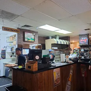Busy place, it was hard to take the pic without getting a lot of people in it. You can see the pizza oven.
