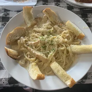 Fettucinne Alfredo with Chicken