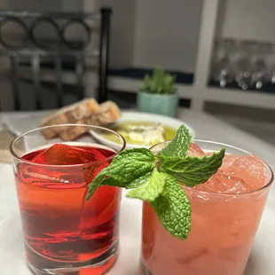 Negroni &amp; a mocktail