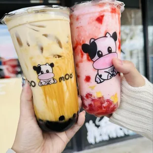 Roasted Oolong Dirty milktea with boba (left) Strawberry Blizz (right)