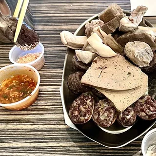 Sweet Rice, Meat & Veggie Soondae Plate 토종순대접시