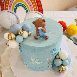 The cake was so aesthetically pleasing loved the cake and the flavor