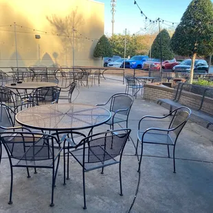 Outdoor patio at Moochies