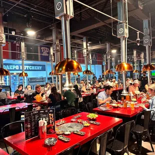 a large group of people eating