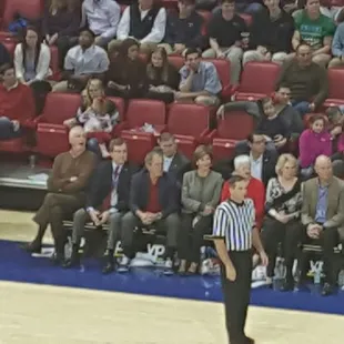 Kinda cool being seated directly across the court from the 43rd US president &amp; Mrs. Bush. #DubyaTime