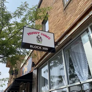 the outside of a restaurant