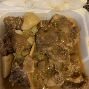 Ox tail dinner with 2 sides and cornbread, please specify with or without gravy