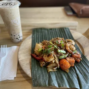 Lavender boba milk tea, pad kee mao