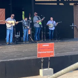 The band is having a great time too!