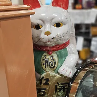 Dinner@Moon Garden; 1/14/2024. This Maneki Neko Cat figure in this Restaurant, right near da Register,is really Nui in person! It's So Cool!