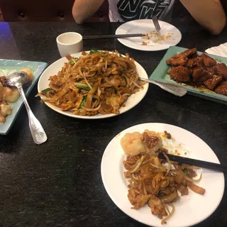 139.Dry Style Chicken Chow Fun