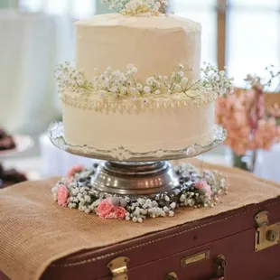 The cake was missing flair and Shari added floral accents to make it perfect!