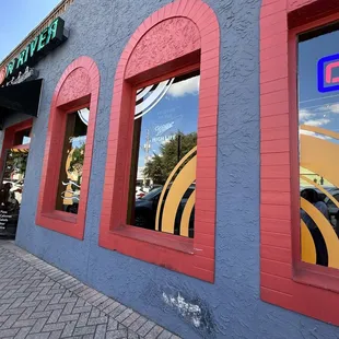 the outside of the restaurant