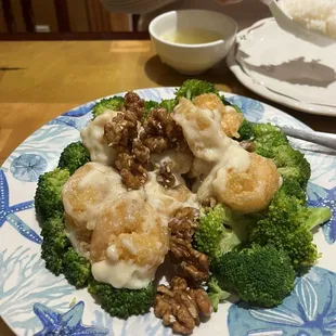Shrimp walnut in creamy sauce