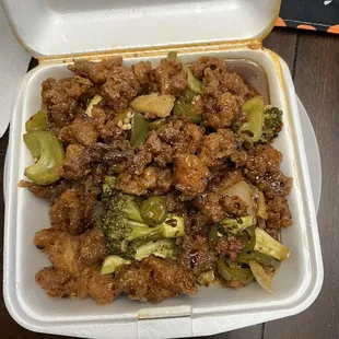 Orange chicken is bland, no oranges and tastes soggy!