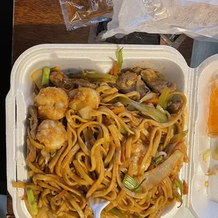 ramen and noodles, food