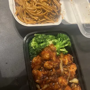 CS1. General Tso's Chicken (15.75), No rice L38. Lo Mein Side