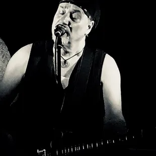 Bill Toms &amp; Hard Rain